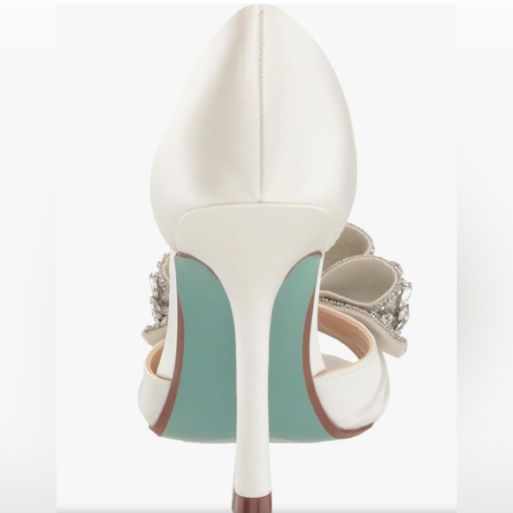 🌸BETSEY JOHNSON WOMEN’S SHOES IVORY Sz 8.5 Used in Excellent Condition WITH BOX. - Picture 5 of 8